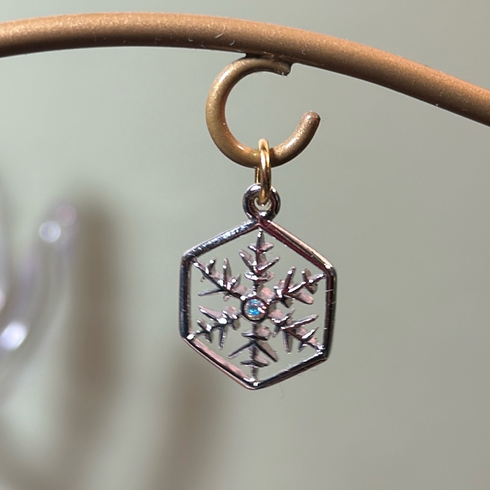 JOAN RIVERS Petite Pendant/Charm